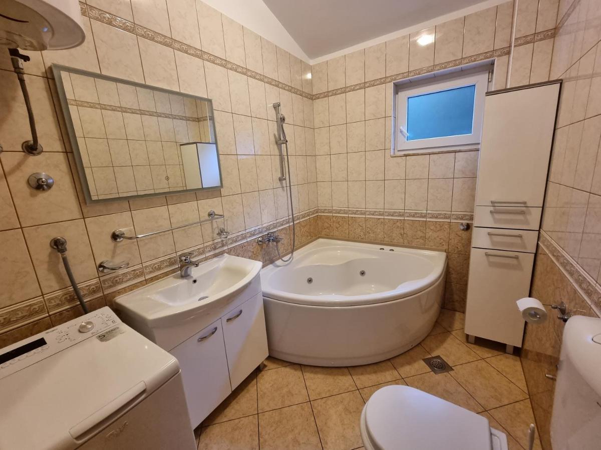 Apartments Villa Sunce Dugi Rat Kültér fotó