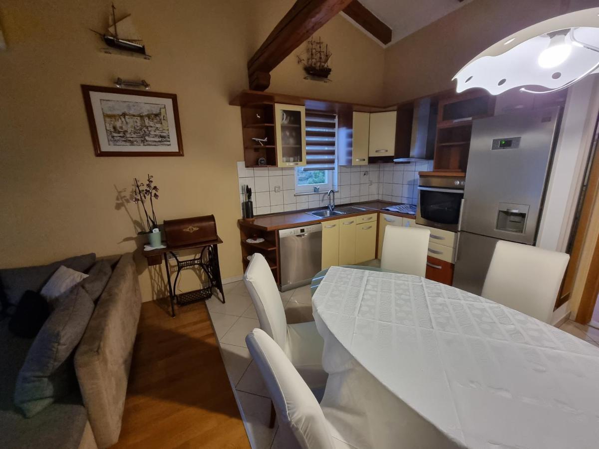 Apartments Villa Sunce Dugi Rat Kültér fotó