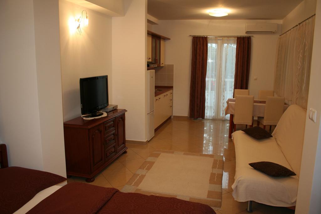 Apartments Villa Sunce Dugi Rat Szoba fotó