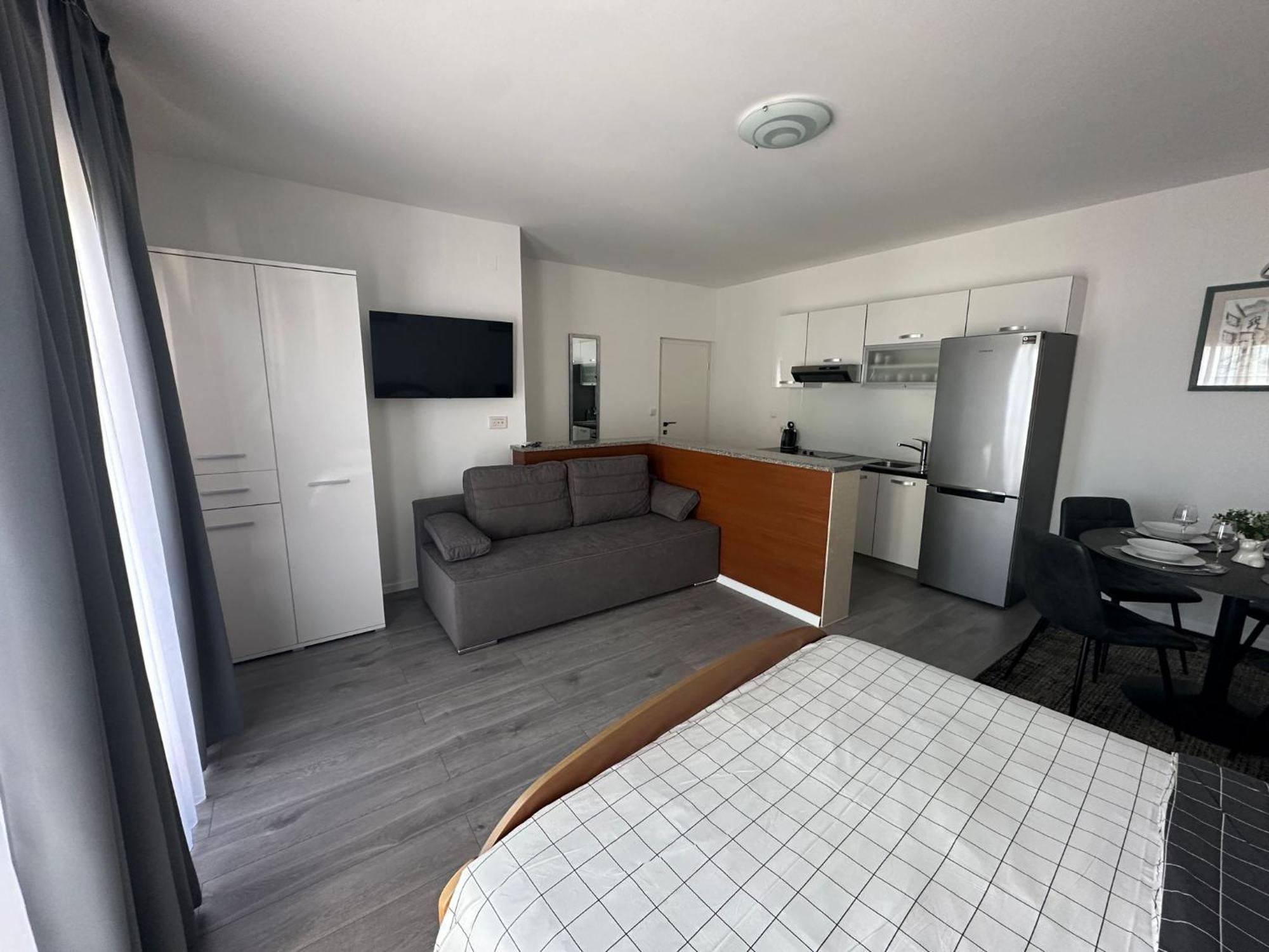 Apartments Villa Sunce Dugi Rat Kültér fotó