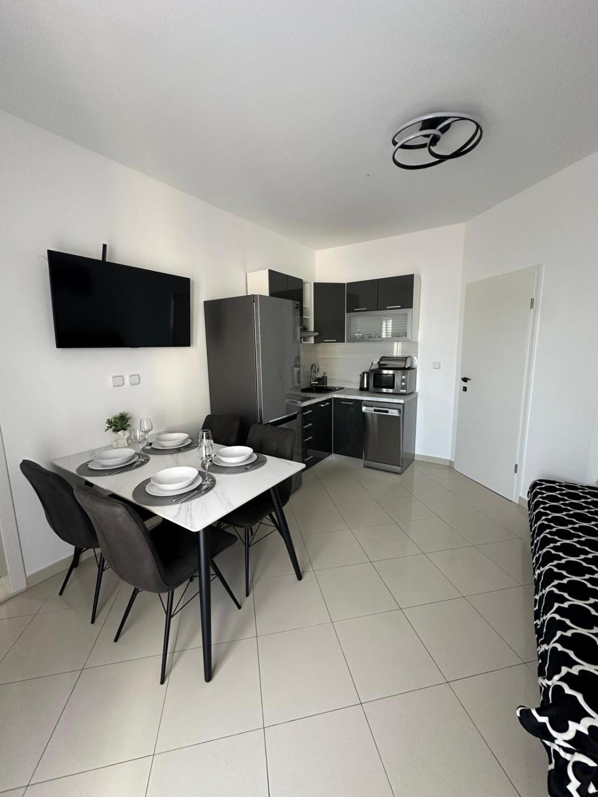 Apartments Villa Sunce Dugi Rat Kültér fotó