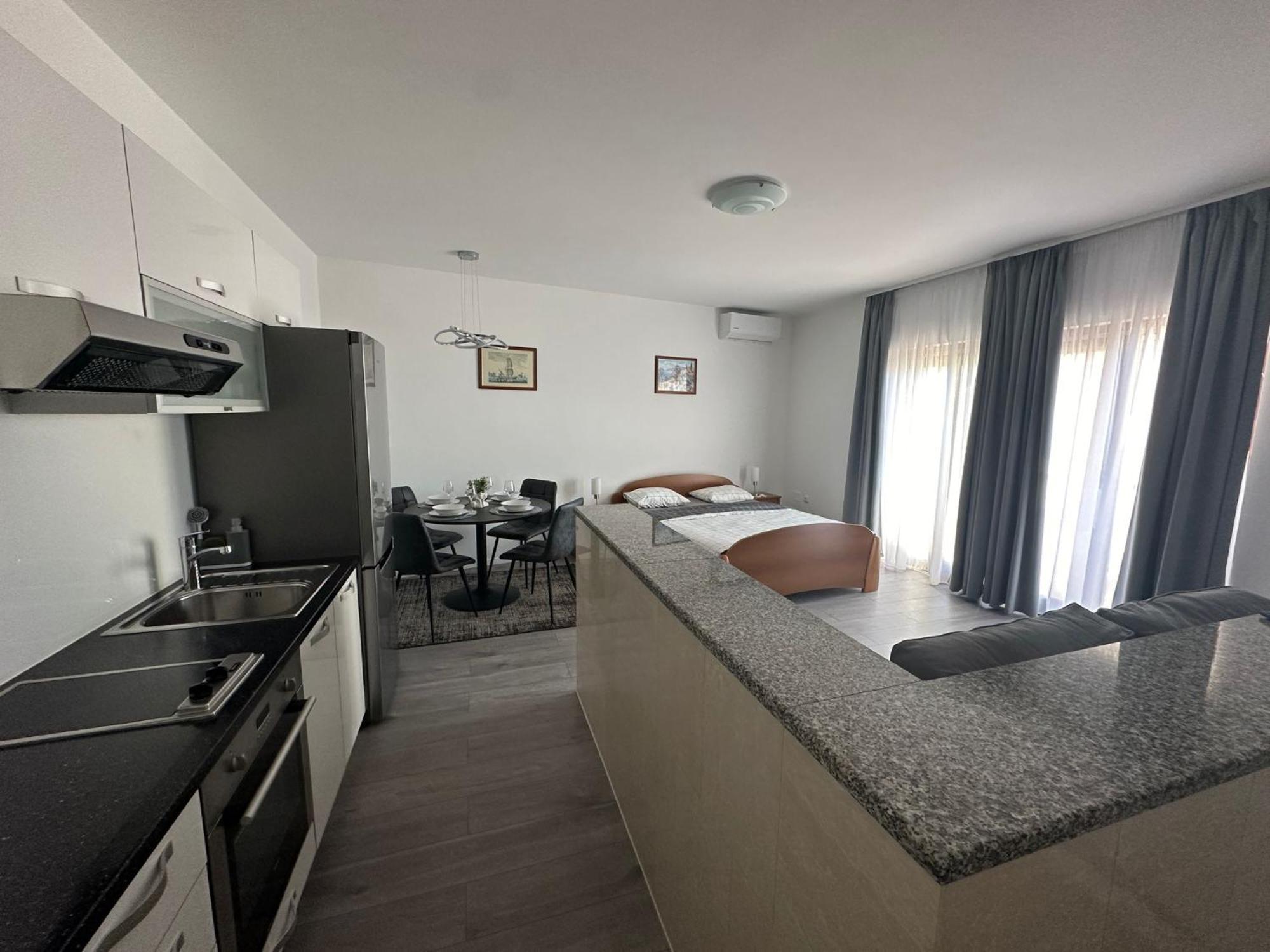 Apartments Villa Sunce Dugi Rat Kültér fotó