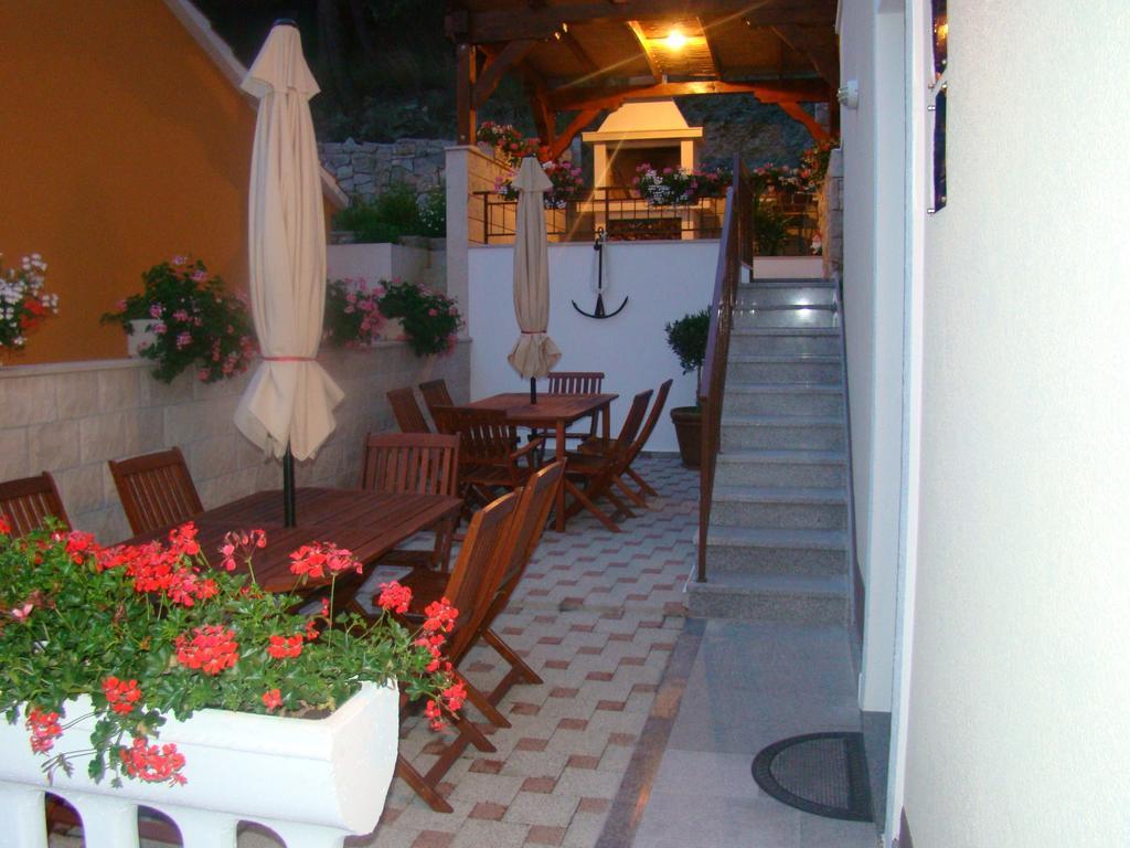 Apartments Villa Sunce Dugi Rat Kültér fotó
