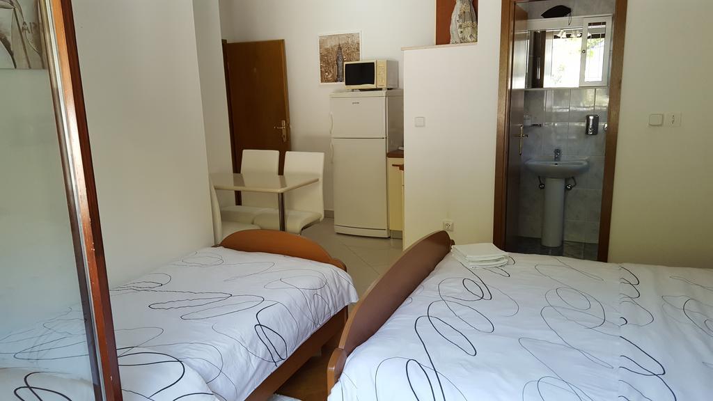 Apartments Villa Sunce Dugi Rat Kültér fotó