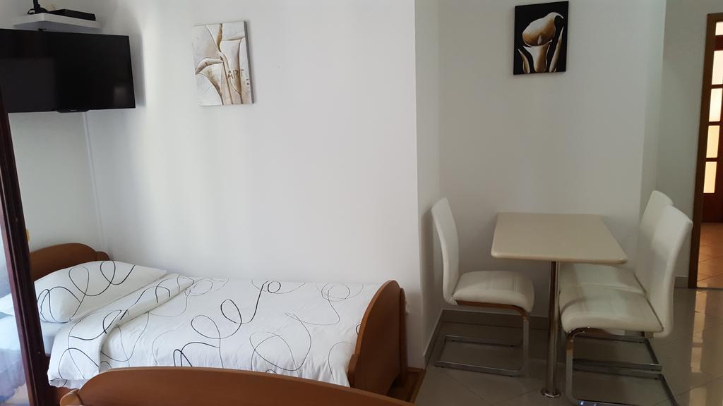 Apartments Villa Sunce Dugi Rat Kültér fotó