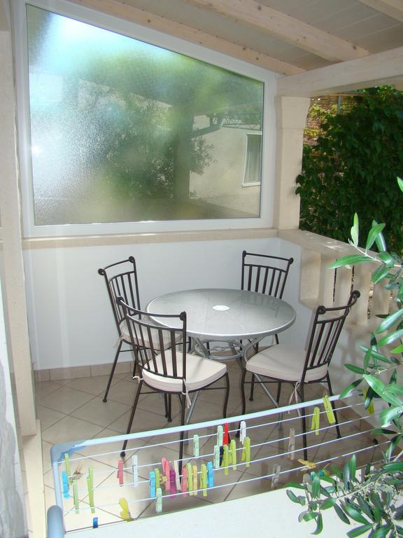 Apartments Villa Sunce Dugi Rat Kültér fotó