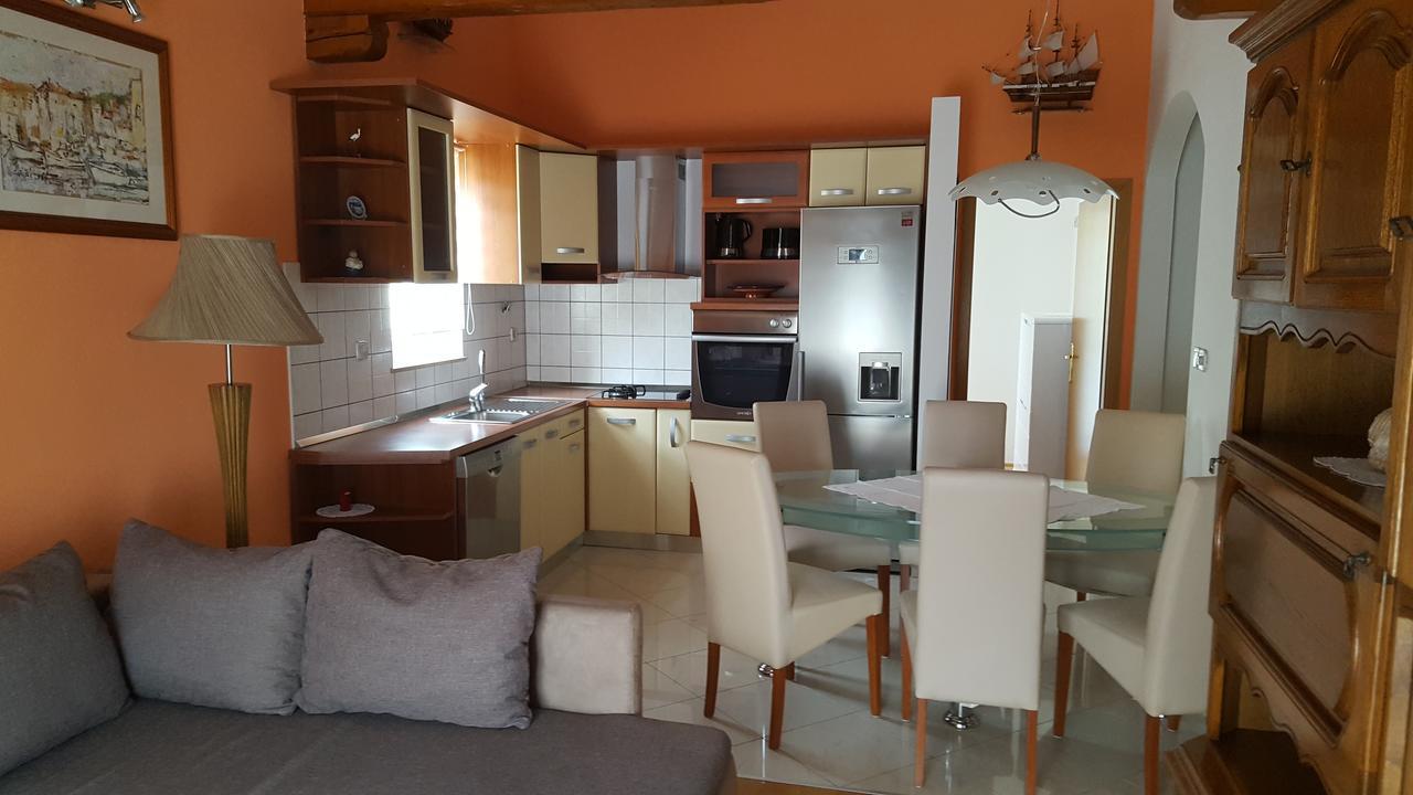 Apartments Villa Sunce Dugi Rat Kültér fotó